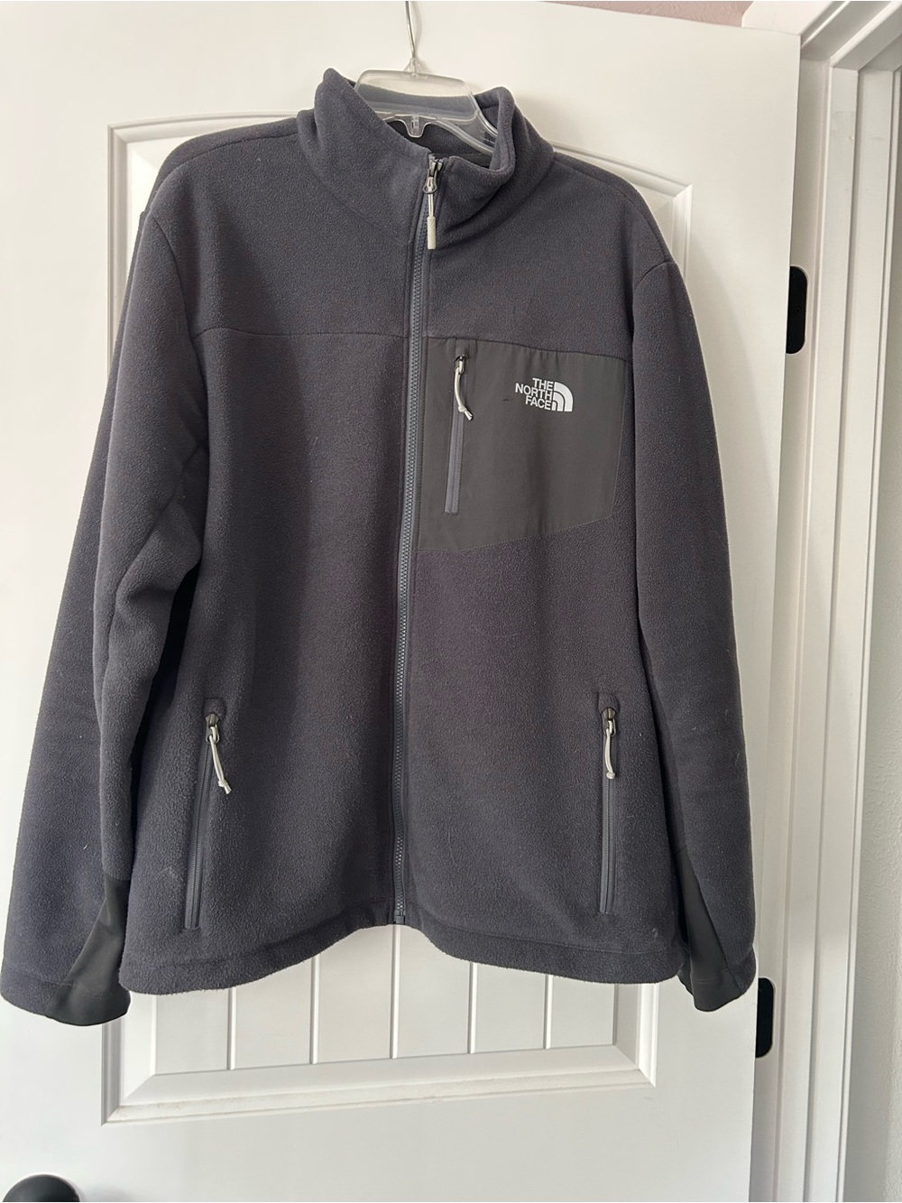 The North Face Men's Charcoal Gray Full-Zip Fleece Jacket